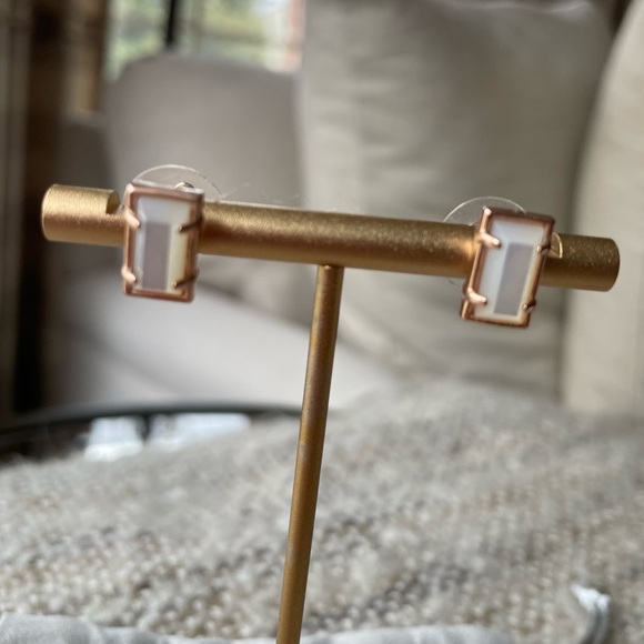 Kendra Scott Paola Stud Earrings - Picture 5 of 5